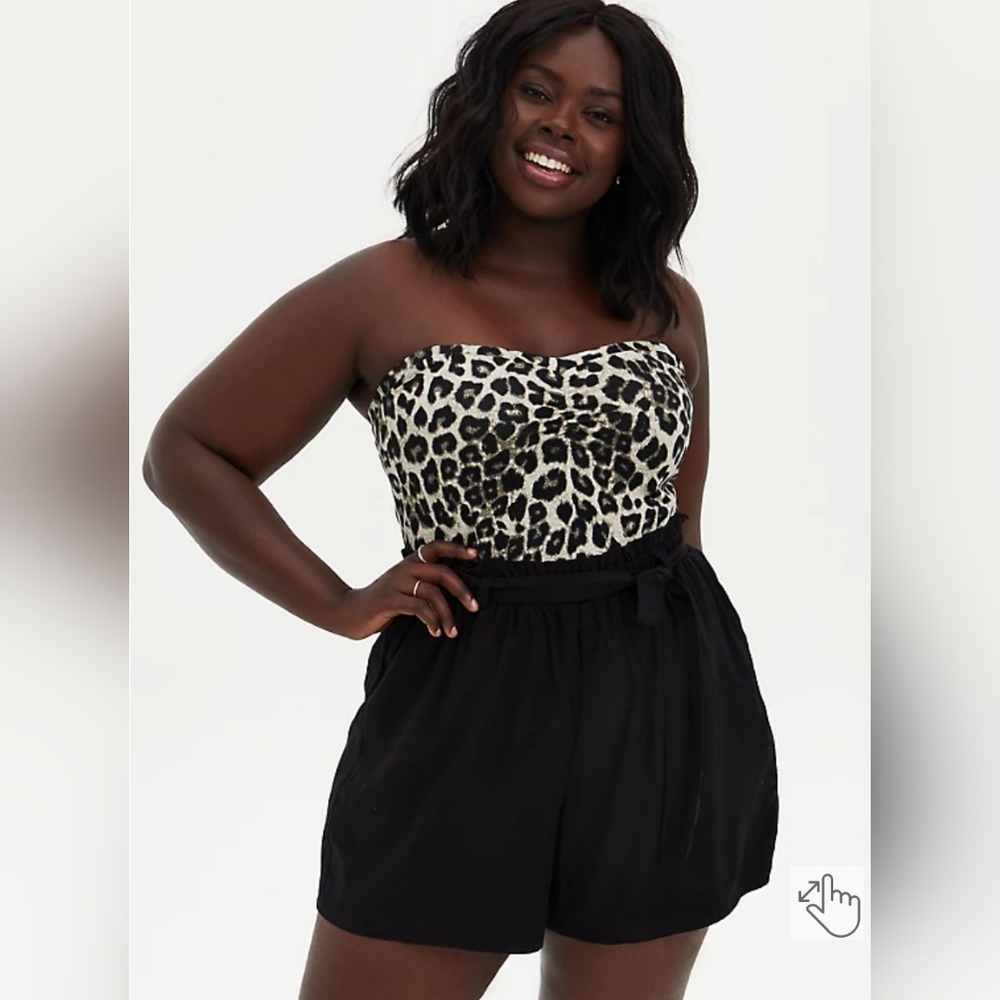 New Torrid size 2 stretch Challis mid-rise shorts